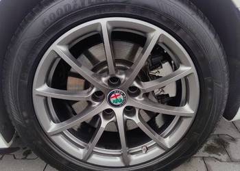 Alfa Romeo Giulia Tonale 159 Opel Jeep R17 kola