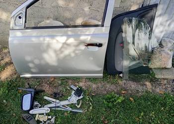 Drzwi szyba zamek podnośnik lusterko Yaris lewy przód 5d