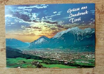 WIDOK NA INNSBRUCK POŁOŻONY W DOLINIE RZEKI INN