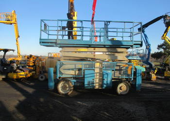 Podnośnik nożycowy spalinowy 15 m Genie GS4390 RT 4x4