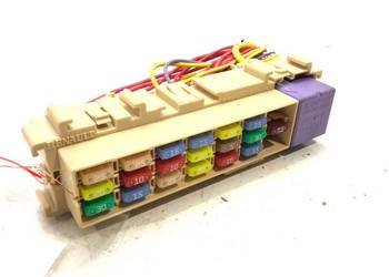 SKRZYNKA BEZPIECZNIKÓW RENAULT CLIO III 8200241944 Hatchback 1.2 101KM