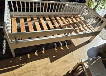 Sprzedam łóżko dziecięce 165x75 z materacem w bardzo dobrym stanie.