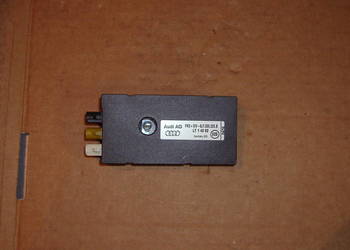 AUDI TT WZMACNIACZ ANTENY 8J7035225B