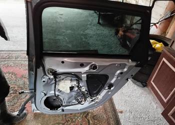 Sprzedam drzwi prawy tył do a4 b8 kombi LX7V