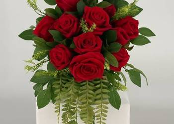 Klasyczne wiązanki z czerwonych welurowych róż