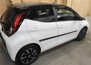 Toyota aygo selection piano black DAB+ kamery ,  BOGATA WERSJA .