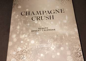 Kalendarz z kosmetykami i akcesoriami