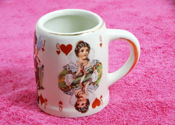 Ceramiczny kubek kufelek z motywem kart do gry – Dama, Król, Walet (Vintage