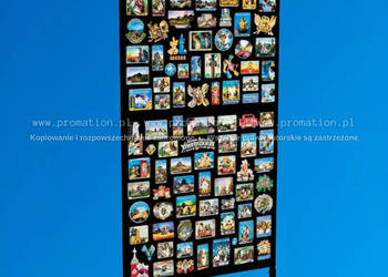 Czarny stojak perforowany mobilny – ekspozytor na magnesy i haki