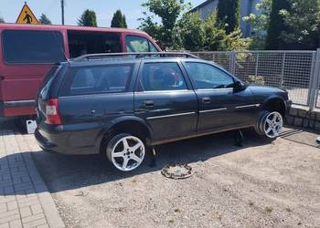 Sprzedam samochód osobowy opel Vectra b estate  2 kompl kół OC 04 27