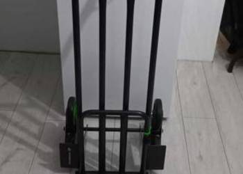 Wózek transportowy ze składaną platformą