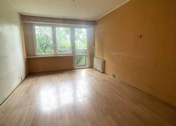 2 pokoje z balkonem i piwnicą na PARTERZE – Centrum Koła (Do remontu)