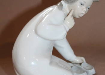 Figurka dziewczynka z butami Lladro nr 141b FiaF