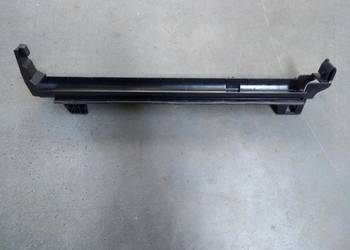 MERCEDES W204 wspornik skraplacza klimatyzacji prawy
