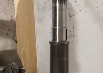 WAŁEK PRZEKŁADNI KĄTOWEJ MANITOU 563790