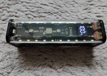 Mocny powerbank 8 x 18650 QC PD 22.5W 20 LED skręcany
