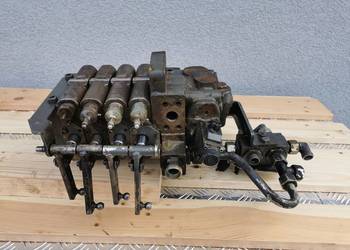 Rozdzielacz hydrauliczny Fendt 824 Turboshift {Bosch}