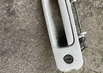 1j6827565a klamka bagaznika vw golf iv biala