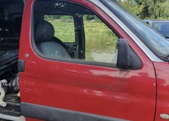 Prawe przednie drzwi Citroen Berlingo 2006r. 2.0 Hdi czerwone
