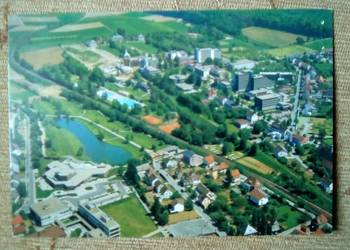 WIDOK Z LOTU PTAKA NA MIASTO UZDROWISKOWE BAD RAPPENAU