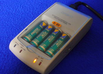 Automatyczna ładowarka akumulatorków i baterii