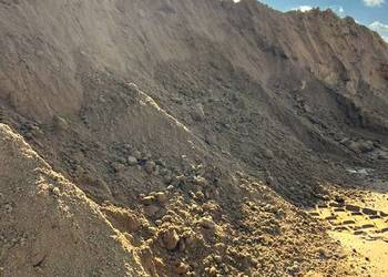 Piasek zasypowy gliniasty z kamieniem | Pod fundamenty, Niwelacja