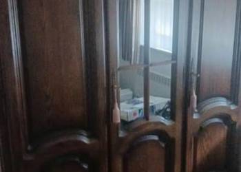 Sypialnia dębowa. Szafa z lustrem, 2 szafki, szafka, łóżko, materace.