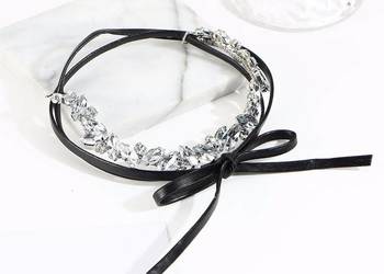 Piękny choker ozdabiany kamieniami blogerski must have