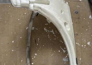 Sprzedam zbiorniczek spryskiwaczy BMW e90