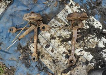 TRABANT 601 1,1 wahacz tył prawy