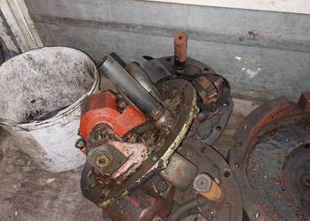 Pompa oleju z podstawą ursus  zetor