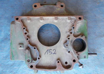 Łącznik skrzyni z silnikiem John Deere