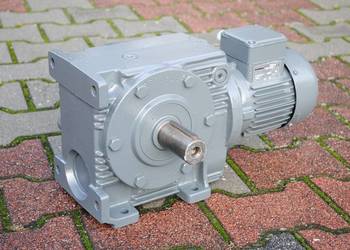 Motoreduktor kątowy 0.25kw. 4obr./min. firmy Flender.