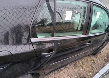 DRZWI PRAWE TYŁ VOLKSWAGEN GOLF V L041