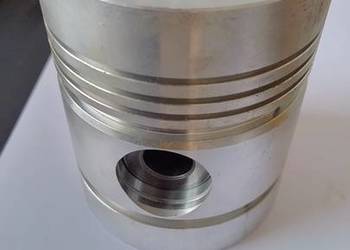 Tłok silnika 5 - pierścieniowy fi-98,33mm ze sworzniem i zabezpieczeniami