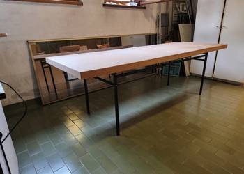 sprzedam stół z blatem z korka
