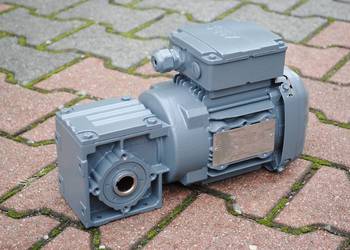 Motoreduktor kątowy 0.37kw. 96obr./min. SEW. WA20DRS71S4