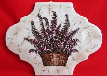 PORCELANOWY STYLIZOWANY KAFEL , KAFELEK , OBRAZEK * WRZOSY W KOSZU