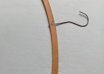 Drewniany wieszak do ubrań, PRL, lata 60-e. Sygnowany.