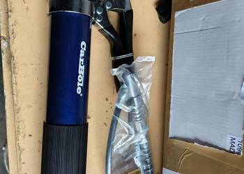 Ręczna smarownica wysokociśnieniowa 500ml z 2 rurkami - niebieska