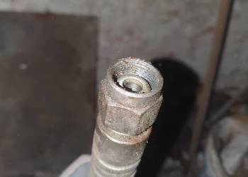 Pancerne kable siłowe i przewody hydrauliczne z warsztatu – z wtryskarek