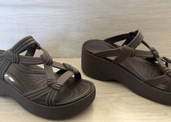 Klapki damskie Crocs BROOKLYN KNOT SKY SANDAL r.38-39