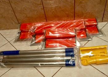 Zestaw szpachli do gładzi gipsowych z uchwytem i kijem.