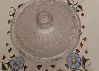 Ładny szklany pojemnik na słodycze