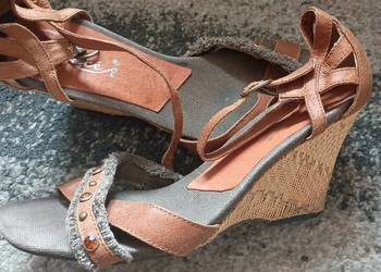 Brązowe buty letnie na koturnie rozm.39. -26 zł