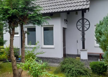 Dom wśród malowniczych kaszubskich lasów i jezior