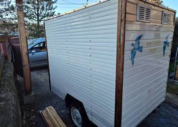 Przyczepka samochodowa do przewozu zwierząt