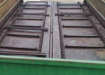 Rozrzutnik obornika w dobrym stanie z wałkiem w komplecie