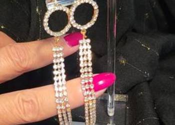 Wiszące kolczyki w kolorze złotym z cyrkoniami ? Wiszące kolczyki w kolorze złotym z cyrkoniami ?