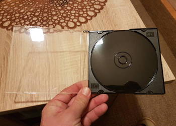 Ponad 100 szt opakowań po płytach CD.cena za 100 szt.